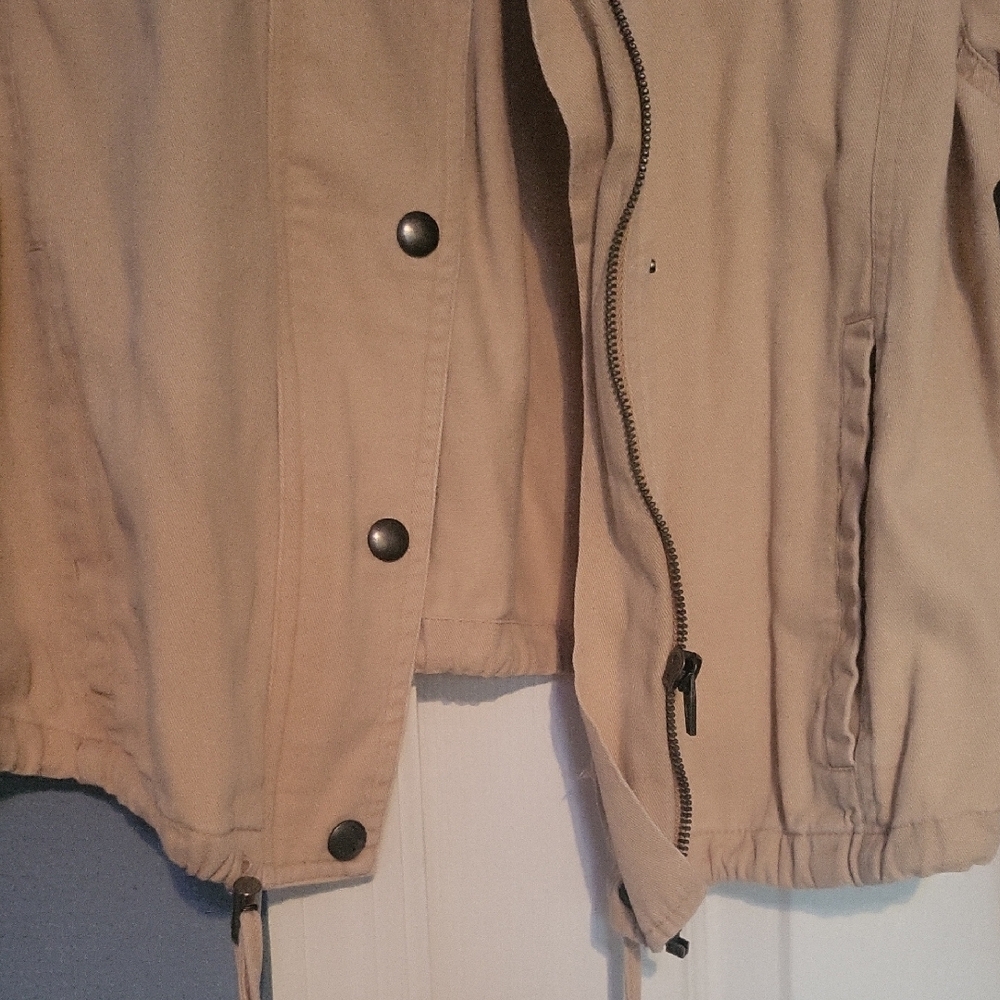 Tan Utility Jacket with Collared Neckline and Cropped Fit - Picture 2 of 4